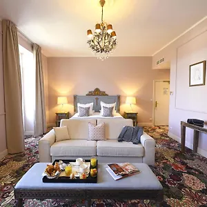 Grand Henri - Les Collectionneurs 4*, LʼIsle-sur-la-Sorgue France